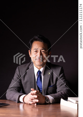 商人 律師 交給我們 112211174