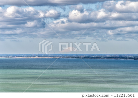 The Pacific Ocean and Mt. Fuji seen from Cape Iioka, Choshi City, Chiba Prefecture The Pacific Ocean and Mt. Fuji seen from Cape Iioka, Choshi City, Chiba Prefecture 112213501