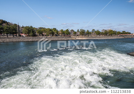 從關電宇治發電站排水渠流入宇治川的水 112213838