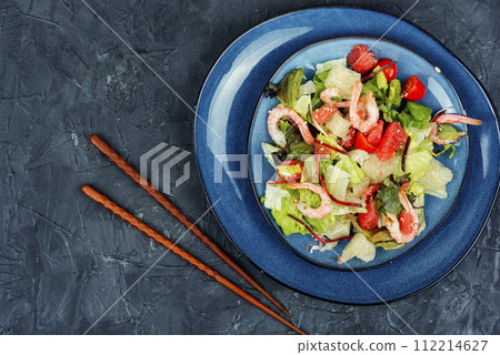 Delicious pomelo salad with shrimps. Delicious pomelo salad with shrimps. 112214627