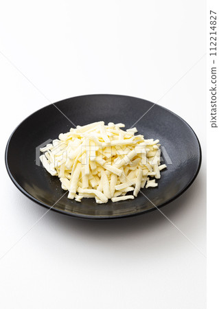 白色背景中融化的乳酪 白色背景中融化的乳酪 112214827