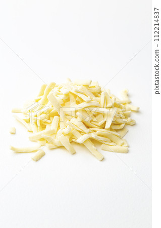 白色背景中融化的乳酪 112214837