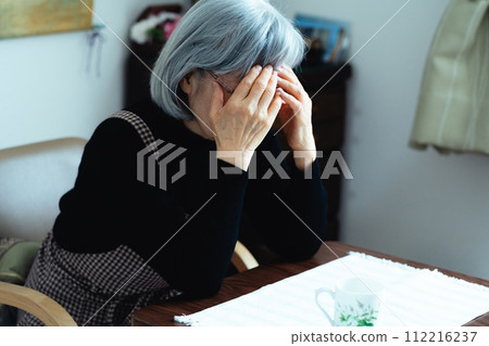 獨居的資深婦女 112216237