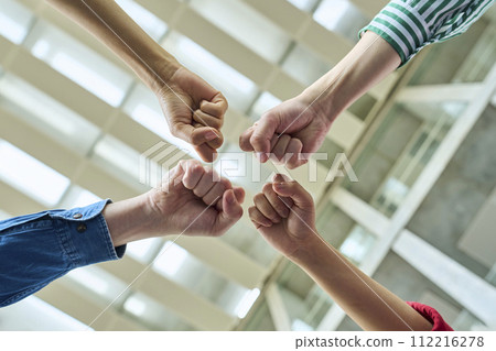 People who goo touch Teamwork image People who goo touch Teamwork image 112216278