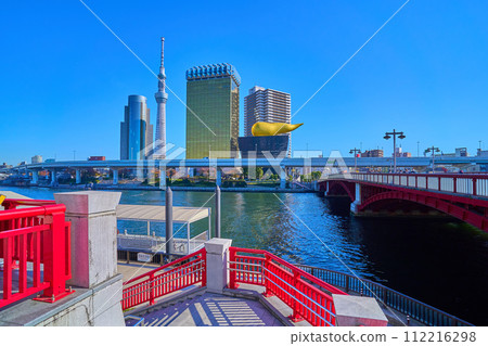 從東京都台東區花川戶一丁目水上巴士站附近，前往對岸墨田區吾妻橋一丁目。 112216298