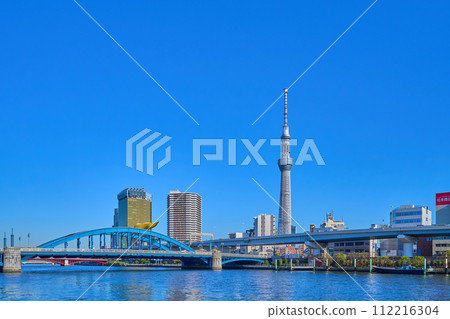 從東京都台東區駒形二丁目（隅田川台地附近）前往駒形大橋及對岸墨田區吾妻橋一丁目 112216304