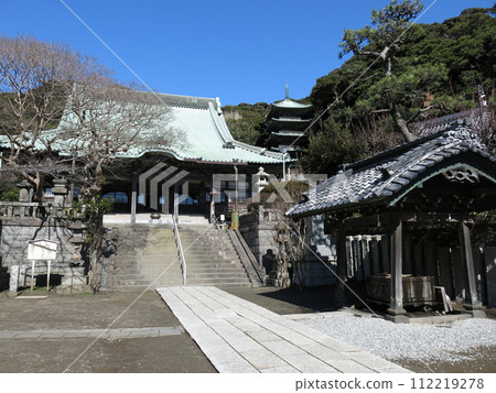 Ryuguchiji Temple in Fujisawa City (main hall/five-storied pagoda) 112219278
