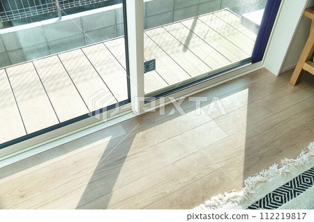 白天明亮的窗戶 白天明亮的窗戶 112219817