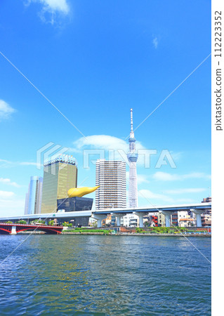 東京都墨田區東京晴空塔和隅田川的風景 東京都墨田區東京晴空塔和隅田川的風景 112223352