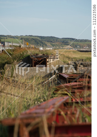 JR北海道日高本線海岸線的舊鐵路遺址，因路基土被大浪沖走而關閉並廢棄。 112223586