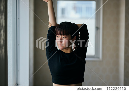 young woman practicing dance 112224630