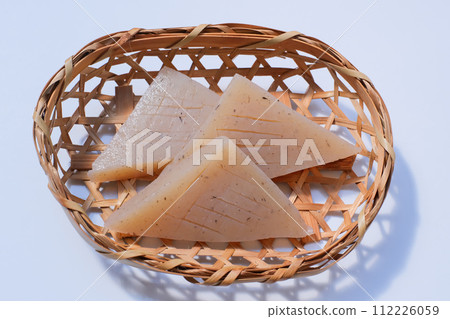 Konjac in a colander 112226059