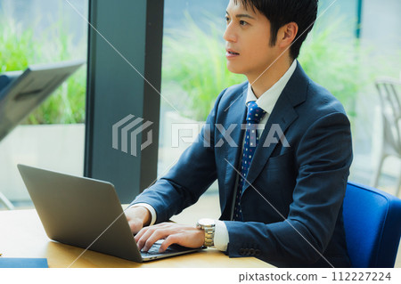 A young businessman 112227224