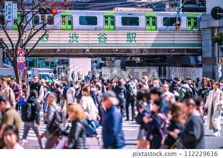 日本東京市景日經平均股價突破4萬日圓…股票泡沫沉醉的日本經濟陰暗面…擠滿外國遊客的澀谷=第4 日本東京市景日經平均股價突破4萬日圓…股票泡沫沉醉的日本經濟陰暗面…擠滿外國遊客的澀谷=第4 112229616