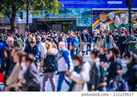 日本東京市景日經平均股價突破4萬日圓…股票泡沫沉醉的日本經濟陰暗面…擠滿外國遊客的澀谷=第4 日本東京市景日經平均股價突破4萬日圓…股票泡沫沉醉的日本經濟陰暗面…擠滿外國遊客的澀谷=第4 112229617