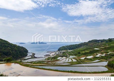 Nagasaki Prefecture / One of the most spectacular rice terraces in Kyushu The season of water filling where you can see the original scenery of Japan Fresh green Tsuchiya rice terraces (Doyatanada) 112235331