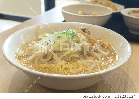 醬油豬骨拉麵 醬油豬骨拉麵 112236124