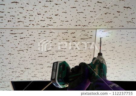 Warehouse ceiling Gyptone reupholstery plasterboard status 01 Warehouse ceiling Gyptone reupholstery plasterboard status 01 112237755