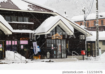 Heavy snow in Nishiwaga Town, JR Kitakami Line Hottoyuda Station 112238476