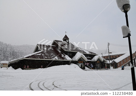 Heavy snow in Nishiwaga Town, JR Kitakami Line Hottoyuda Station 112238480