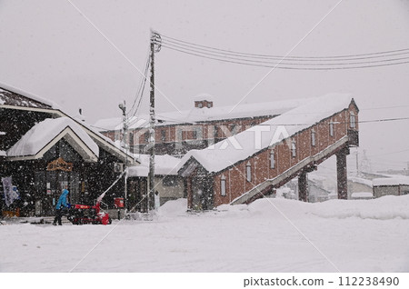 Heavy snow in Nishiwaga Town, JR Kitakami Line Hottoyuda Station 112238490