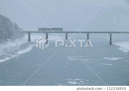 Heavy snow in Nishiwaga Town, JR Kitakami Line Heavy snow in Nishiwaga Town, JR Kitakami Line 112238858