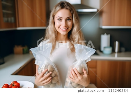 女人 2 看起來對許多成分很滿意 AI 生成的圖像 112240284