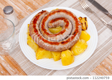 Juicy roasted botifarra with fried potatoes 112240759