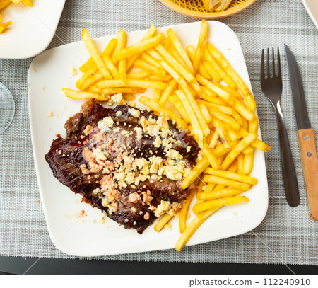 Bistec al roquefor, grilled roquefort steak 112240910
