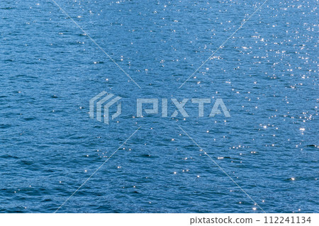 Sea surface reflecting glittering light 112241134