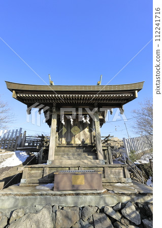 筑波山神社女體山本宮在晴朗的冬天位於筑波山女體山頂。 筑波山神社女體山本宮在晴朗的冬天位於筑波山女體山頂。 112241716