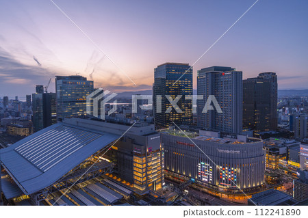 從阪急大大廈看大阪梅田的城市景觀 - 夜景/黃昏 112241890