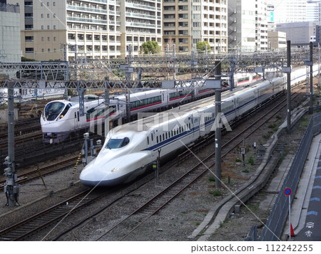 Shinkansen running parallel to Limited Express Hitachi Shinkansen running parallel to Limited Express Hitachi 112242255