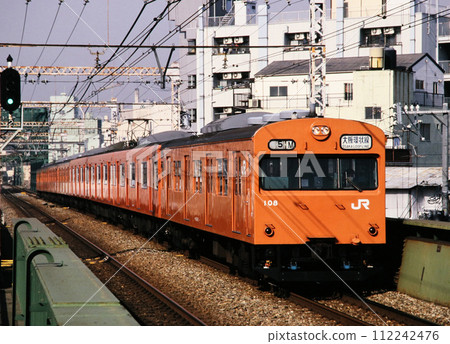 1999年,103系列車抵達大阪環狀線大正站 1999年,103系列車抵達大阪環狀線大正站 112242476