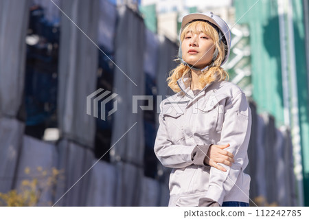Business Woman in work clothes working at a construction site 112242785