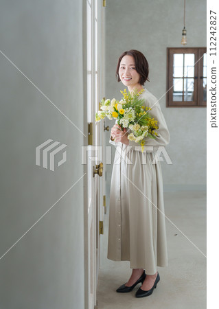 Woman with a bouquet 112242827