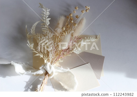白色乾燥花花束 白色乾燥花花束 112243982