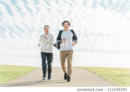 Men and women/couples jogging/walking in the park (diet/exercise habits) 112246383