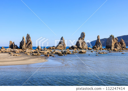Hashikui Rock in the early afternoon, Kushimoto Town, Wakayama Prefecture Hashikui Rock in the early afternoon, Kushimoto Town, Wakayama Prefecture 112247414