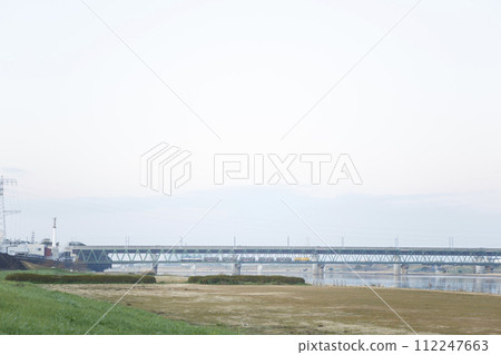 穿越築後川鐵橋的貨運列車 112247663