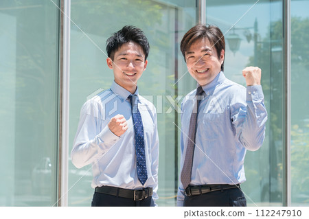 揮拳的商人（老闆和下屬、前輩和下輩） 112247910