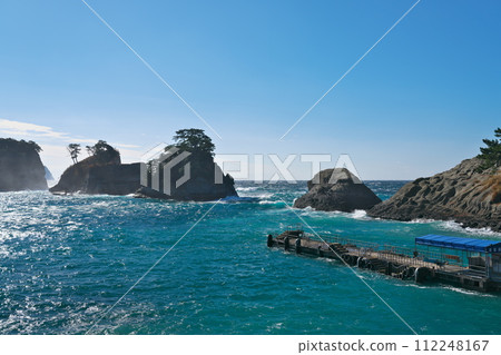 Dogashima in Nishiizu being washed by high waves 112248167