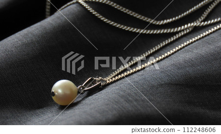 Single pearl necklace Pearl accessories for formal parties Single pearl necklace Pearl accessories for formal parties 112248606