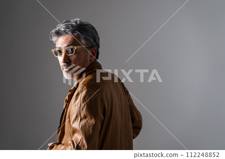 高級男士時尚轉身 112248852