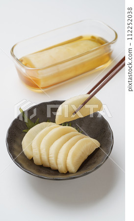 Pickled radish/soy sauce image Pickled radish/soy sauce image 112252038