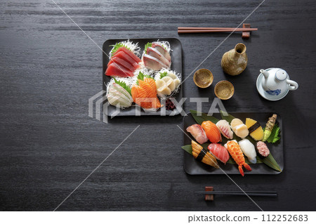 Overhead photography of sushi, sashimi, and Japanese food 112252683