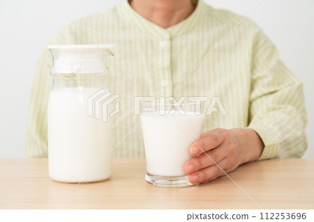 Middle woman drinking milk 112253696