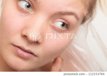 girl removing facial peel off mask 112253760