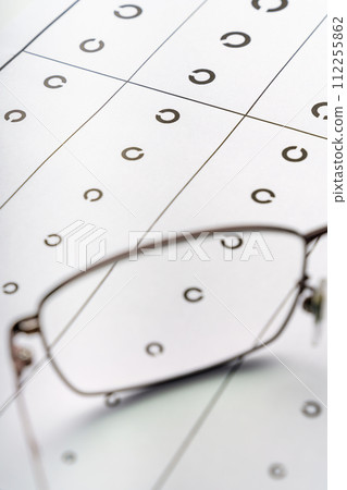 眼鏡和視力測試圖 眼鏡和視力測試圖 112255862