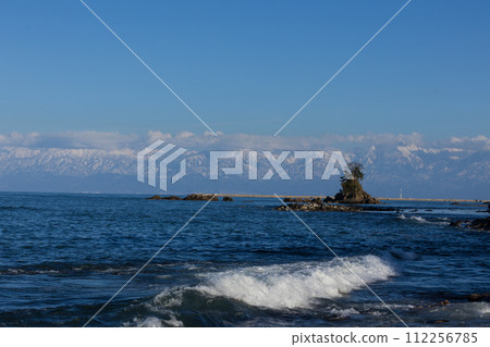 Amaharashi Coast - Tateyama Mountain Range visible across the sea 112256785